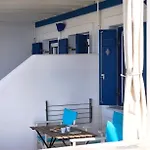 Aura Paros アパート ロガラス
