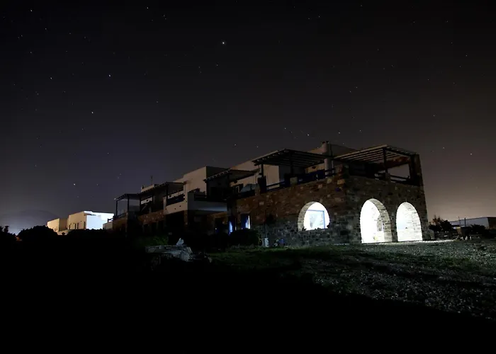 Aura Paros لوغاراس